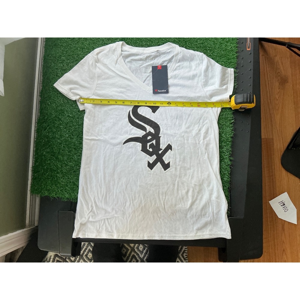 Fanatics Chicago White Sox Womens V-Neck Graphic T-Shirt White Size Medium NEW